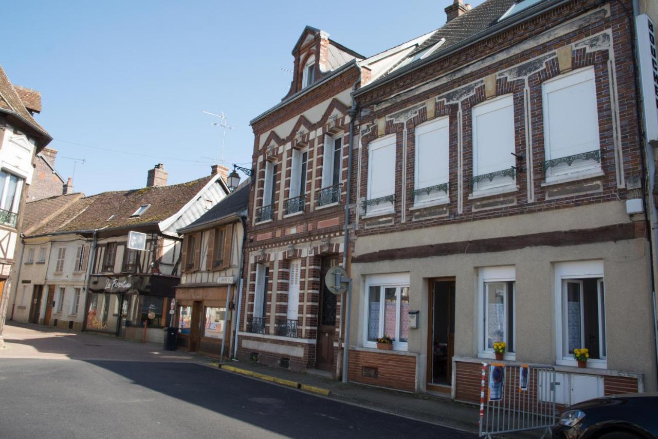 Damville Centre Экстерьер фото
